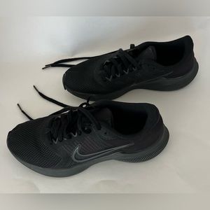 Women’s Nike Downshifter 11 Sneakers Color Black/Dark Grey, Size 7 used